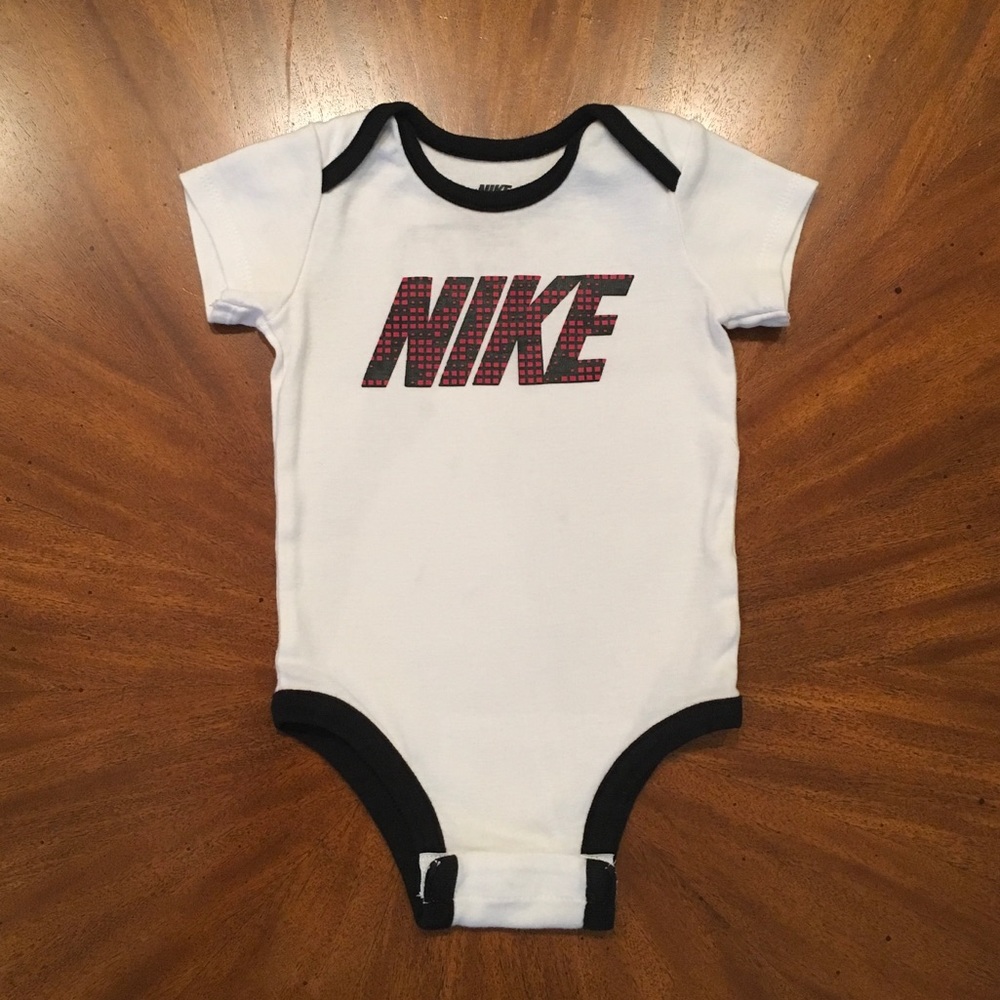 ❌❌SOLD❌❌⛳️Lot Of 3 Baby Boy Nike Items Size 3-6M⛳️ - Picture 3 of 5
